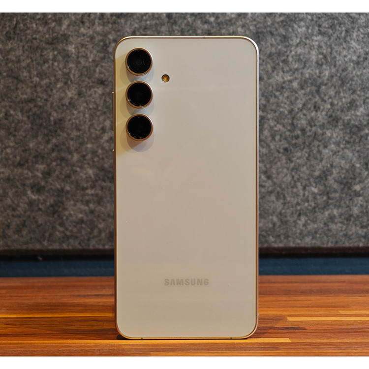 گوشی موبایل سامسونگ مدل Galaxy S25 FE دو سیم کارت ظرفیت 256 گیگابایت و رم 8 گیگابایت - ویتنام